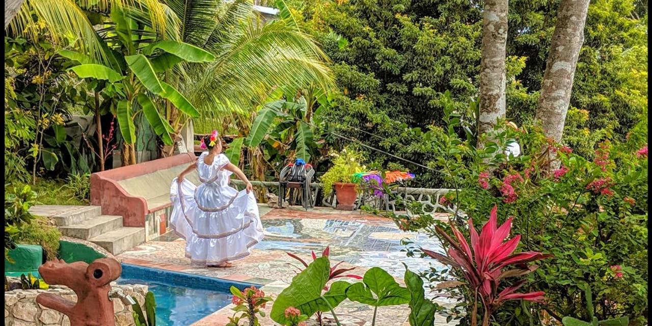 Zapote Tree Inn フローレス エクステリア 写真