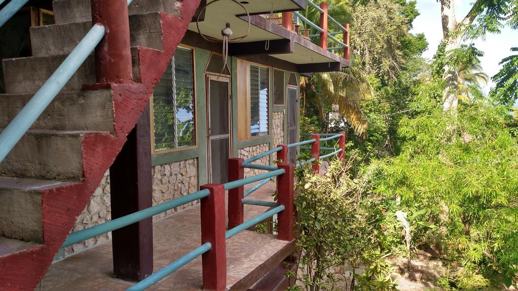 Zapote Tree Inn フローレス エクステリア 写真
